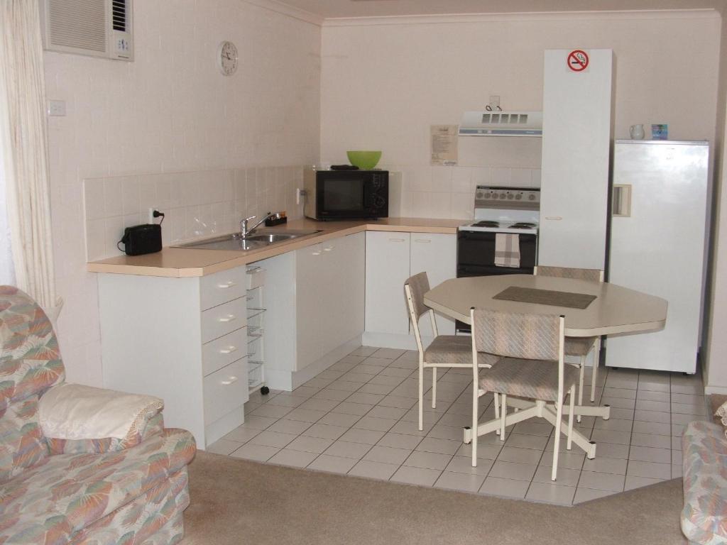 Gracelands Merimbula Room photo